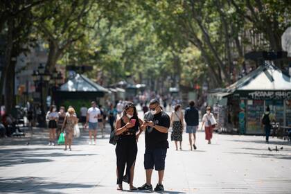 Los contagiados de coronavirus son los que deben hacer los llamados a sus contactos cercanos, porque el gobierno catalán abandonó esa responsabilidad