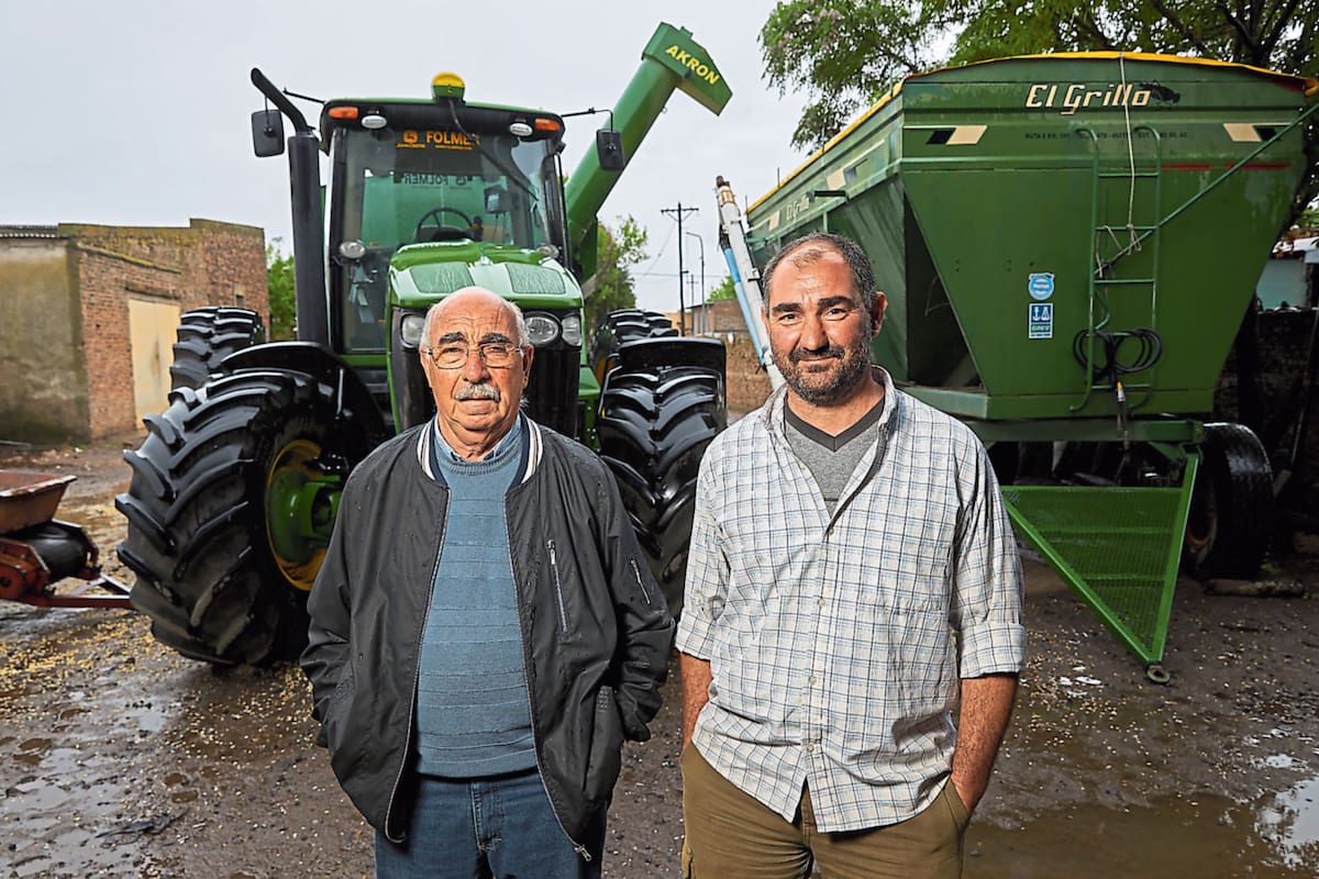 Los contratistas Enrique Santini y su hijo Pablo, de Agro Santini SA