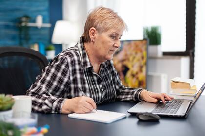 Los contribuyentes mayores de 65 años podrían beneficiarse de un alivio fiscal adicional gracias a la Ley One Big Beautiful Bill Act, que permite una deducción temporal de hasta US$6000