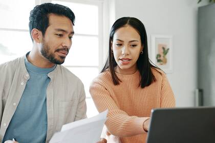 Los contribuyentes que presenten una declaración incorrecta o fraudulenta ante el IRS pueden enfrentar multas de hasta US$5000 y otros problemas legales