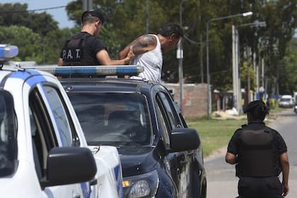 Los controles de la Policía de Santa Fe en Rosario para intentar frenar la ola de violencia