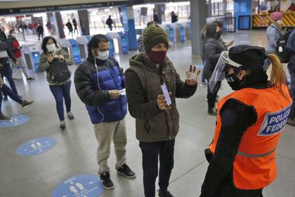 Los controles de los pasajeros del Sarmiento al llegar a Once