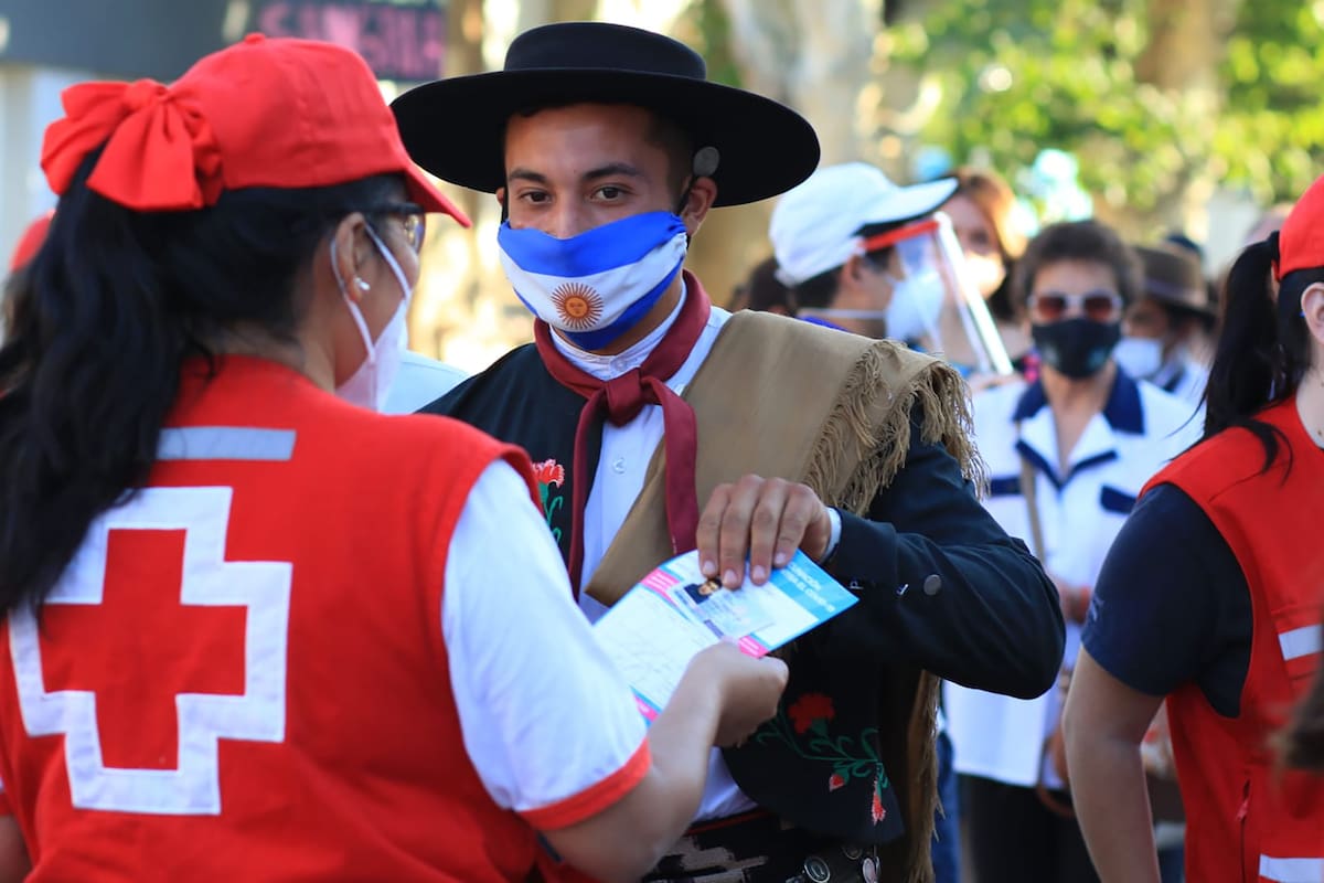 Los controles del pase sanitario fueron una postal repetida en el arranque del Festival Nacional de Doma y Folklore de Jesús María