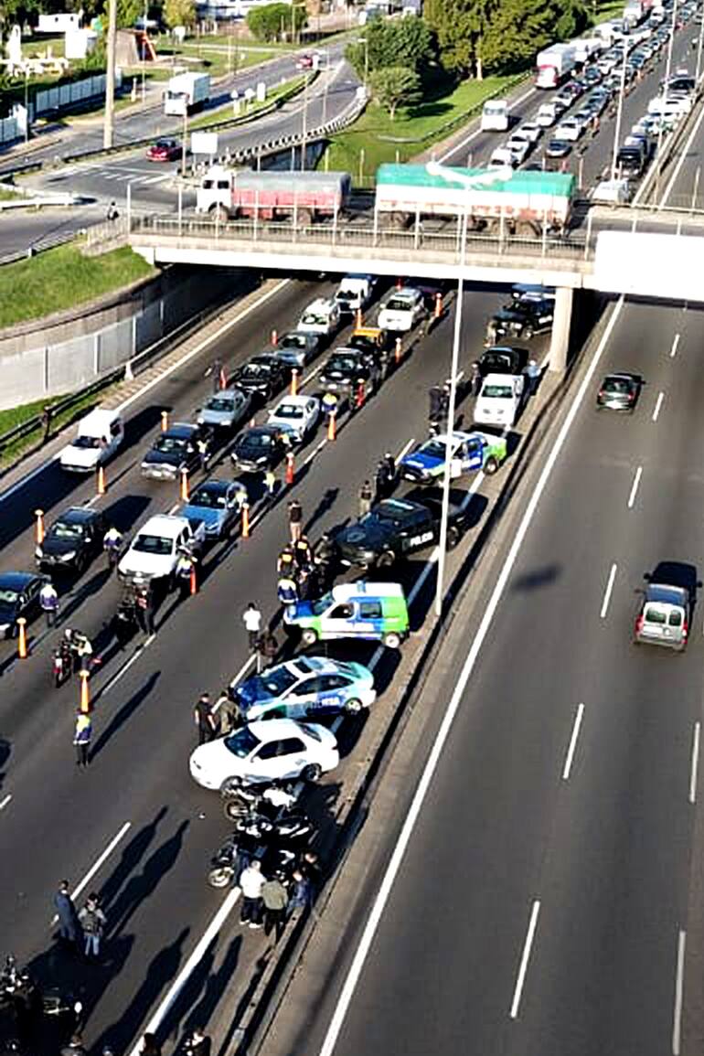 Los controles en la Panamericana para evitar que la gente se vaya a los countries durante la Semana Santa