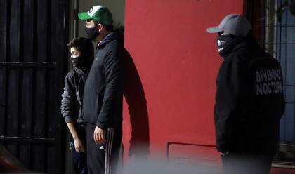 Los controles por el Día del Amigo reportaron más de 300 personas imputadas por hacer juntadas ilegales, en grupos de 20 integrantes. No se registraron fiestas masivas, pero hay preocupación por el aumento de los contagios en la provincia.