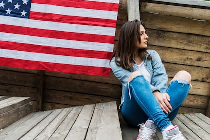 Los cónyuges de ciudadanos estadounidenses pueden ser elegibles para la naturalización por matrimonio