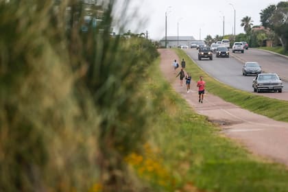 Los corredores ampliaron sus circuitos y se los ve en varios tramos de la ruta 10