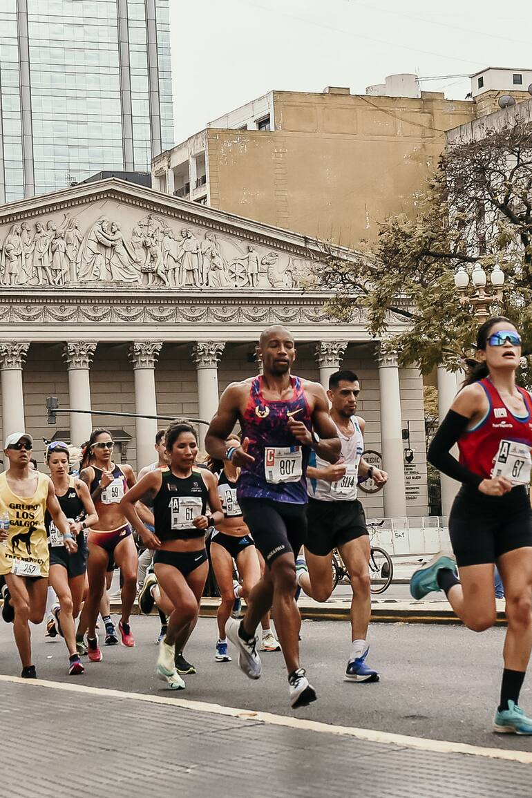 Los corredores de 42 km es importante que tengan un entrenamiento acorde a sus capacidades