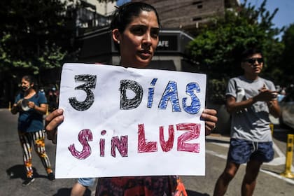 Los corte de electricidad afectaron a vecinos del AMBA, a algunos durante horas; a otros, días