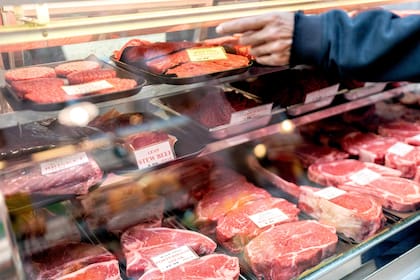 Los cortes de carne que retiran de la venta pueden estar contaminados con la bacteria Escherichia coli