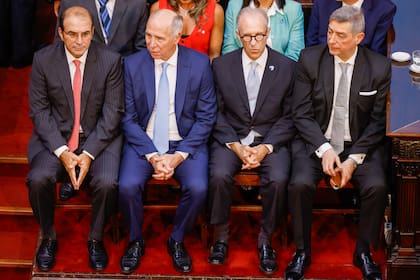Los cortesanos Manuel García-Mansilla, Ricardo Lorenzetti, Carlos Rosenkrantz y Horacio Rosatti, ayer en la Asamblea Legislativa