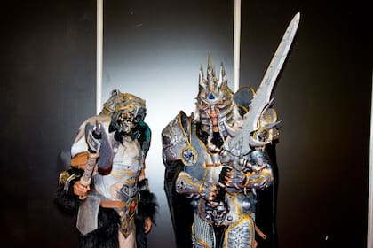 Ellos son de izquierda a derecha, Daniel Flores, como Skyrim y Oscar Flores, como Rey Lich