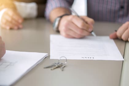 Los costos, los informes requeridos y cuál es la responsabilidad del profesional; además, qué se exige cuando se cierra una operación con crédito