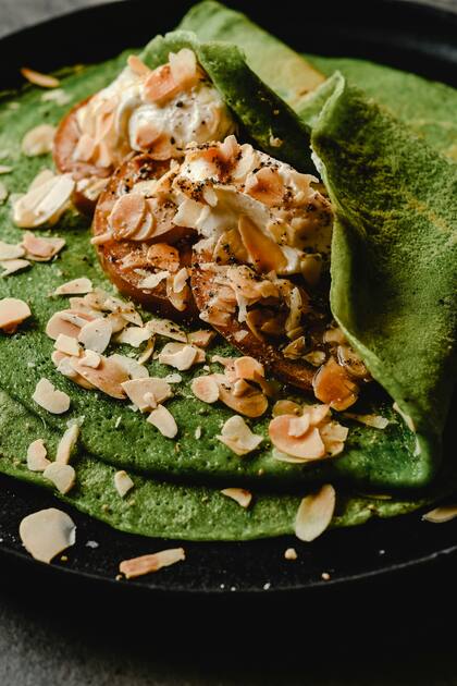 Los crepes de espinaca son una buena opción para comer verduras e ingerir los nutrientes necesarios que tu cuerpo necesita (Imagen ilustrativa)