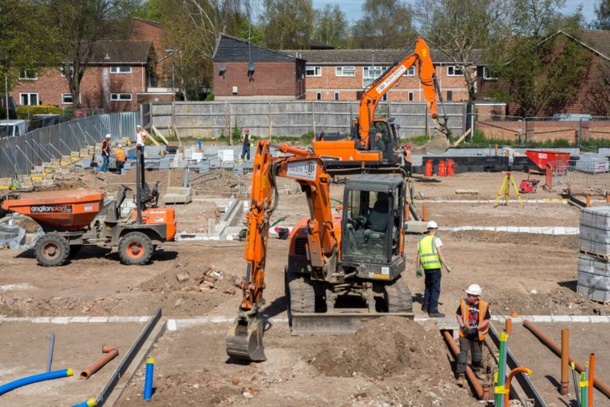 Los críticos dicen que se debe invertir en la construcción de más vivienda social subsidiada.