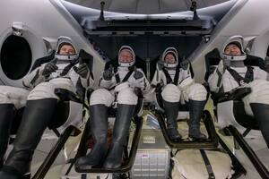 Los cuatro astronautas en el regreso a Tierra