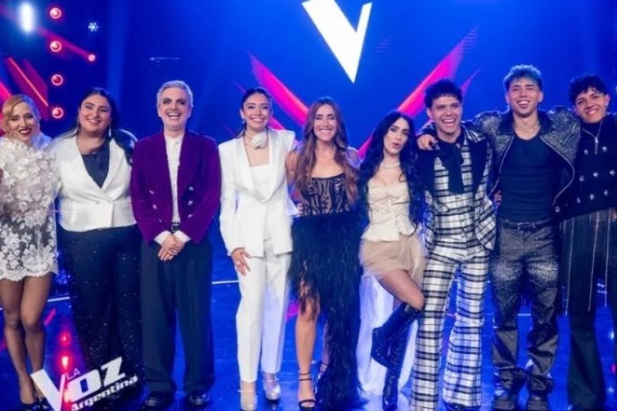 Los cuatro finalistas y el jurado que los trajo hasta acá