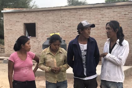 Los cuatro hermanos Palavecino, que viven en el Lote 63, en Miraflores, Chaco