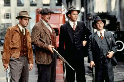 George Stone (Andy García), Jim Malone (Sean Connery), Eliot Ness (Kevin Costner) y Oscar Wallace (Charles Martin Smith): los cuatro jinetes del apocalipsis