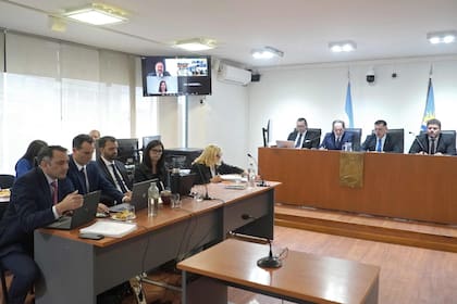 Los cuatro intgrantes del ministrio público fiscal: Julio Zárat, Luis Colla, Gastón Franco Pruzan y María Andrea Garmendia Orueta, fiscal de la Procuraduría de Investigaciones Administrativas (PIA).