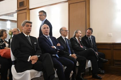 Los cuatro jueces de la Corte, junto al camarista Mariano Llorens, en el evento de la Asociación de Magistrados