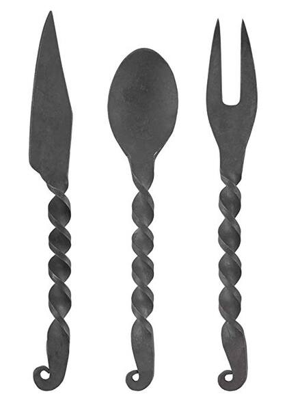 Los cubiertos de la mesa medieval