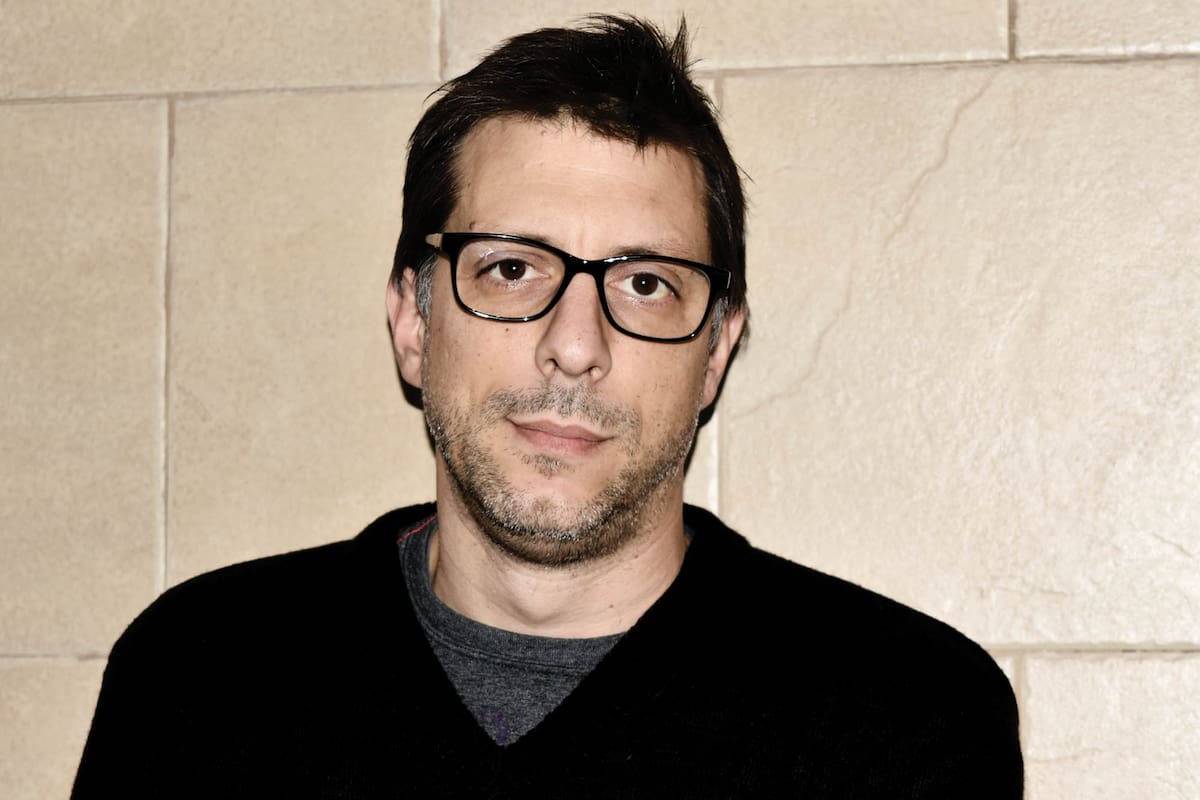 Los cuentos de Daniel De Leo exhalan los vapores y el incendio de la fragua de haber vivido un impacto.