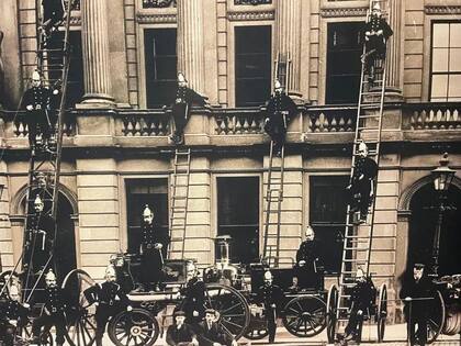 Los cuerpos de bomberos de todo el país imitaron al cuerpo de bomberos de Edimburgo. Éste es el de Inverness en 1910.