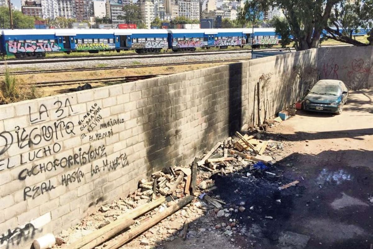 Los cuerpos de un matrimonio peruano y el cocinero de su restaurante fueron encontrados calcinados en la manzana 103