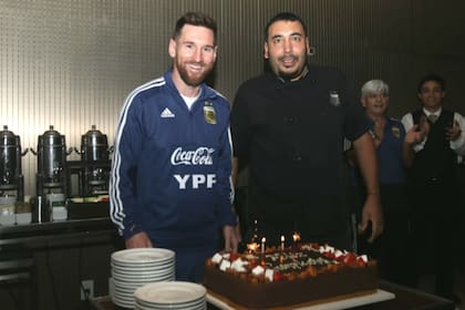 Los cumpleaños en Río: Lionel Messi y Diego Iacovone, el chef del seleccionado