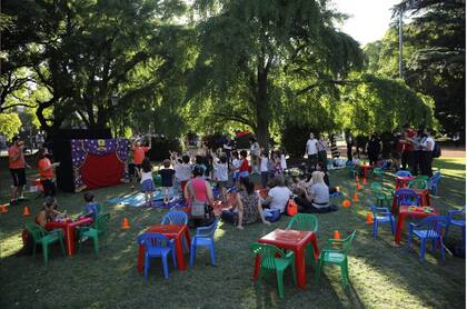 Los cumpleaños tomaron las plazas; en la Ciudad y el conurbano el límite es de 10 personas