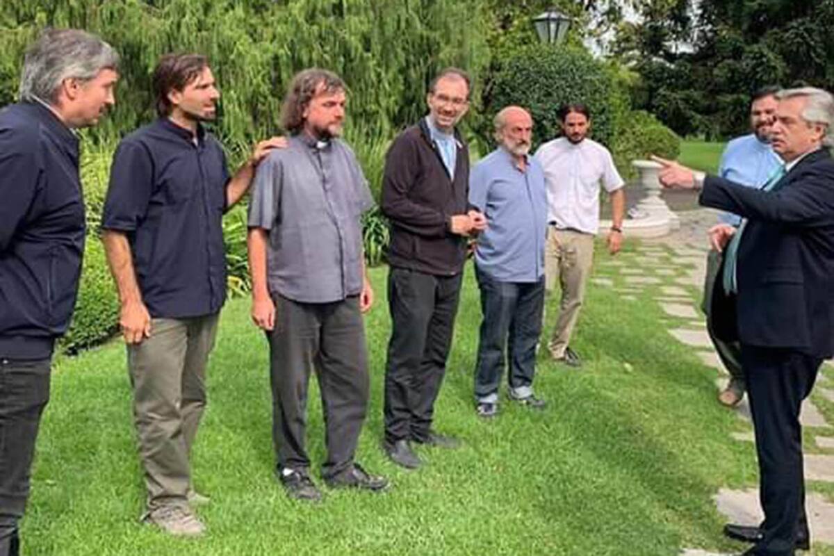 Los curas villeros cuando se reunieron con Alberto Fernández, en marzo de este año