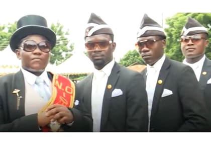 Los Dancing Pallbearers, los protagonistas de los videos virales. Benjamin Aidoo,el líder del grupo contó que es fanático de Lionel Messi