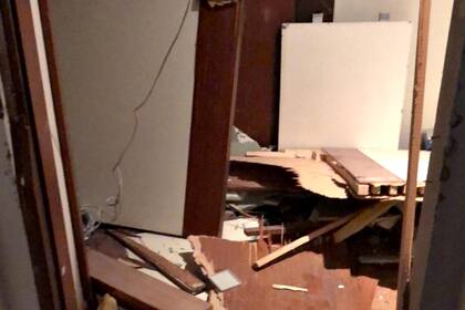 Los daños dentro de las oficinas de la embajada argentina en Beirut