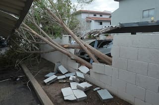 Posible tornado derriba árboles y postes en comunidad de Arizona