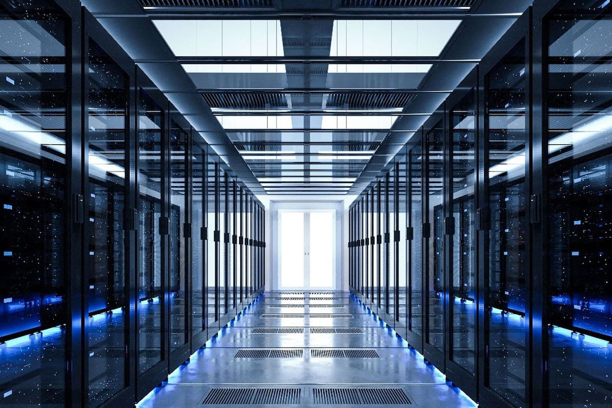Los data centers son la infraestructura física fundamental (“IA Factories”) que permite la existencia de la inteligencia artificial