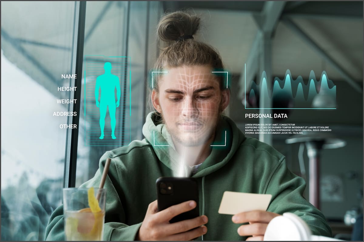 Los datos biométricos completos en EE.UU. incluyen huellas dactilares, patrones del iris o rasgos faciales de los migrantes