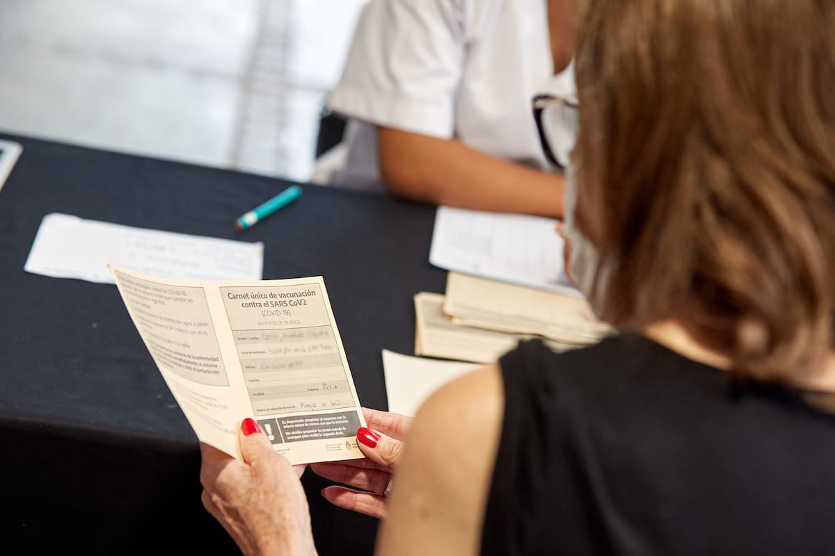 Los datos de cada aplicación deben coincidir en el carnet de vacunación impreso y digital