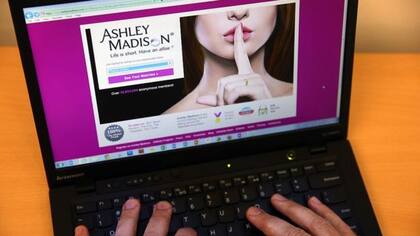 Los datos del sitio de citas Ashley Madison fueron a parar a los mercados oscuros