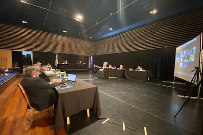 Los defensores de los marinos procesados por el hundimiento del ARA San Juan pidieron una pericia para saber "con precisión" qué pasó con el submarino.