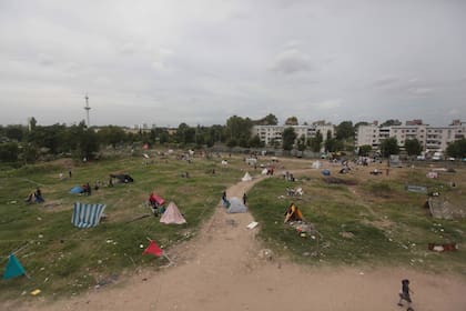 Imagen de la ocupación de los terrenos linderos al Parque Indoamericano en 2010