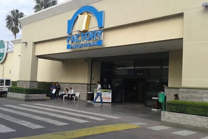 Los delincuentes intentaron escapar con el dinero de la caja de un comercio de electrodomésticos y fueron sorprendidos por la policía