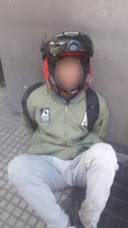 Los delincuentes le habían robado un reloj a un turista que caminaba por el microcentro
