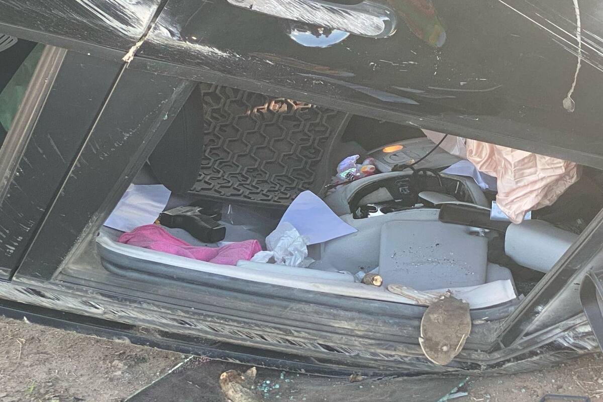 Los delincuentes perdieron el control y volcaron en Malvinas Argentinas tras robar un auto.