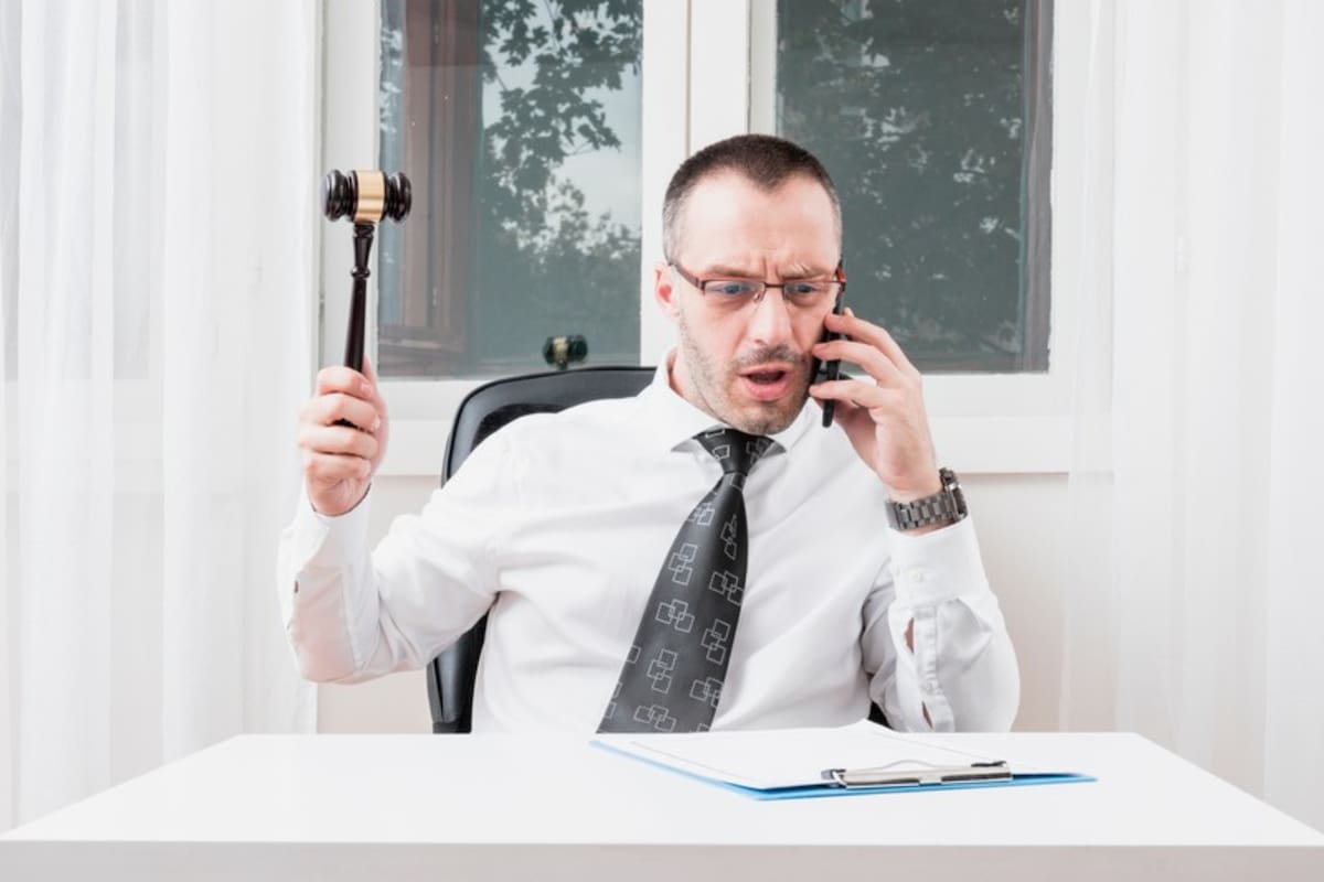Los delincuentes replican imagen y voz de abogados reales con IA