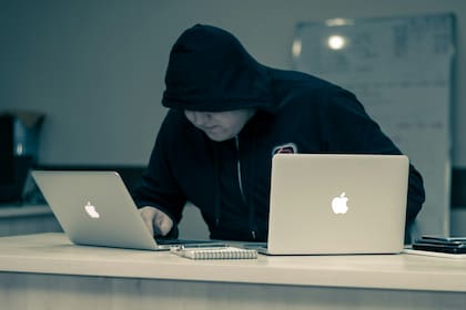 Los delincuentes se hacen pasar por empleados de instituciones bancarias (Unsplash)