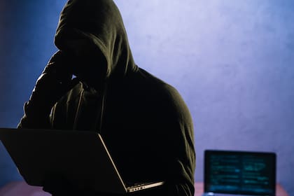 Los delincuentes se hacen pasar por funcionarios del Servicio de Ciudadanía e Inmigración de Estados Unidos (USCIS) para obtener dinero o información personal (Archivo)