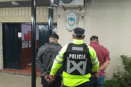 Los delincuentes son detenidos luego de intentar "coimear" a la Policía.
