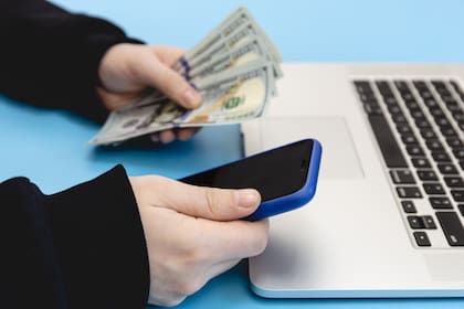 Los delincuentes utilizaron tecnología de clonación de voz con IA para llevar a cabo la estafa