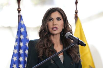 Los demandantes argumentan que Kristi Noem, secretaria de Seguridad Nacional, carecía de la autoridad necesaria para acabar unilateralmente con el programa